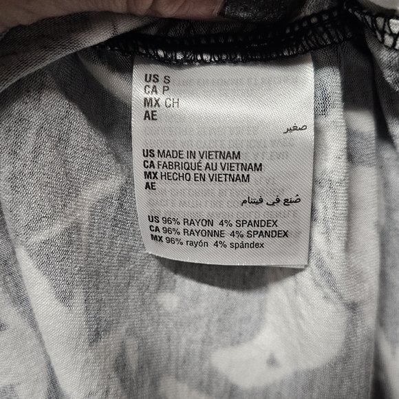 🆕 INC International Concepts | Sugar Rush Blouse in Black & White Floral size S - Picture 5 of 9